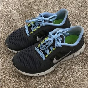 Gray Nike Free Run 3
